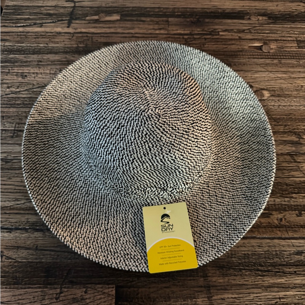 NWT. Sunday Afternoons Sun Hat. - Picture 4 of 4